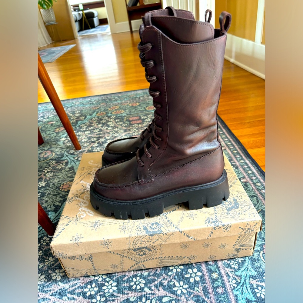 Never worn Free People Boot size 9